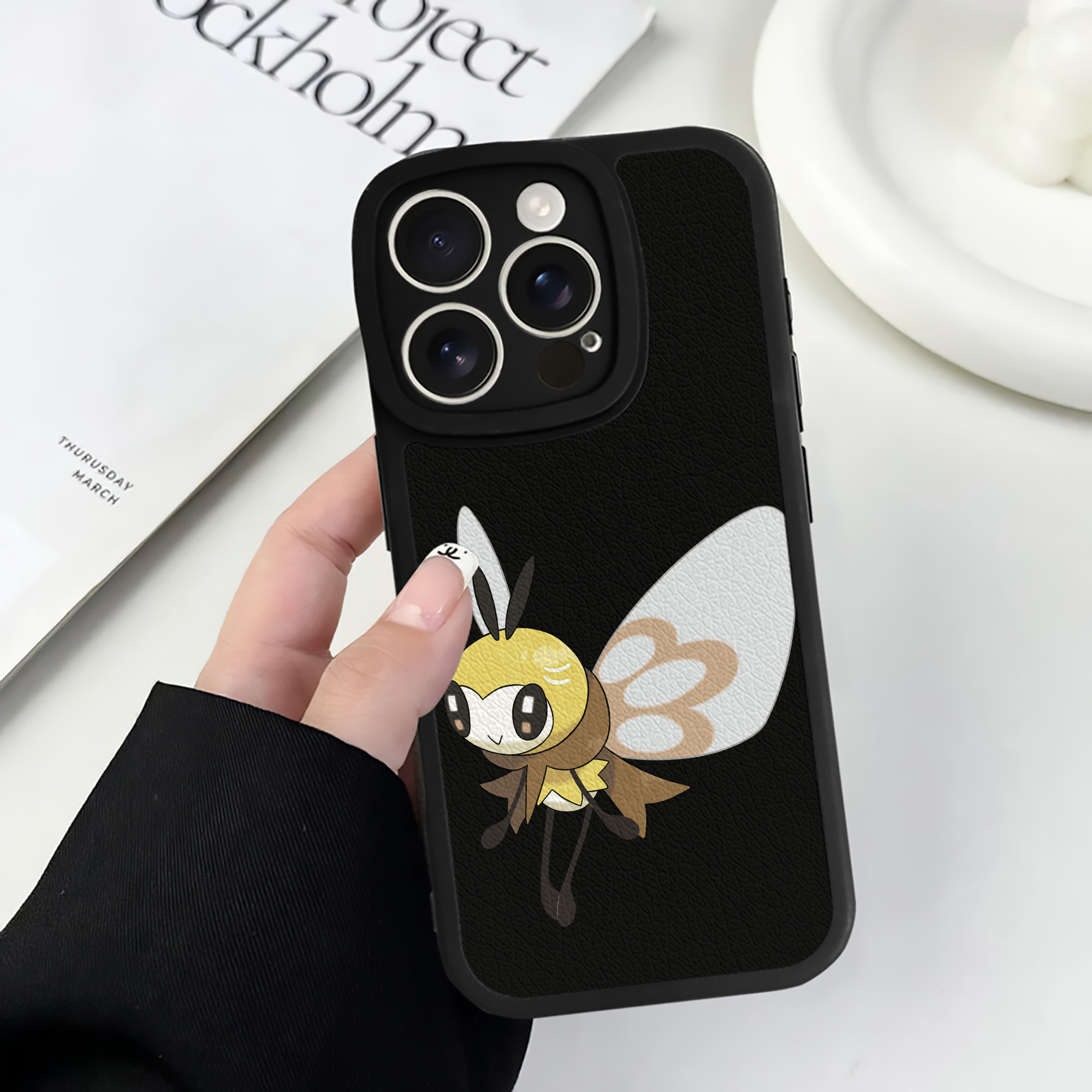 （画像用） ポケットモンスター Pokémon 【iPhone 16シリーズ対応】シリコンスマホケース（レザー調） 材質：シリコン